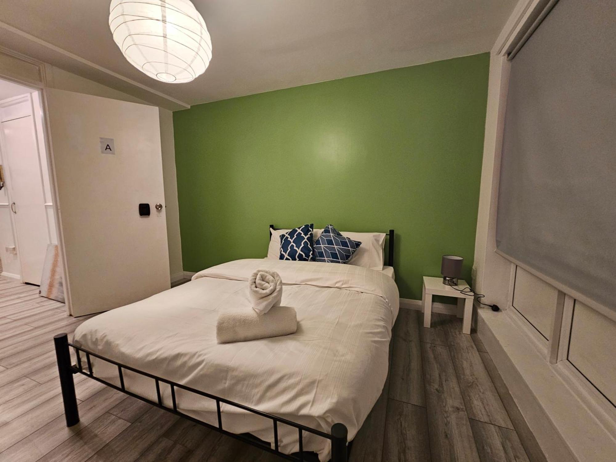 London Mile End Rooms Exterior photo