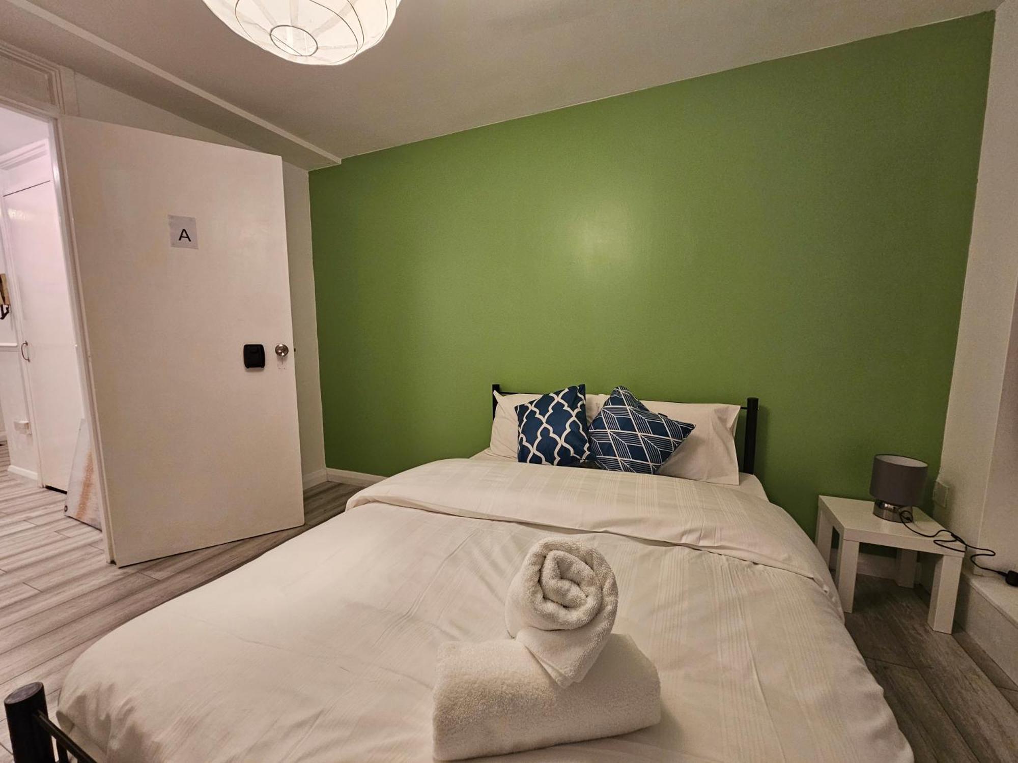 London Mile End Rooms Exterior photo