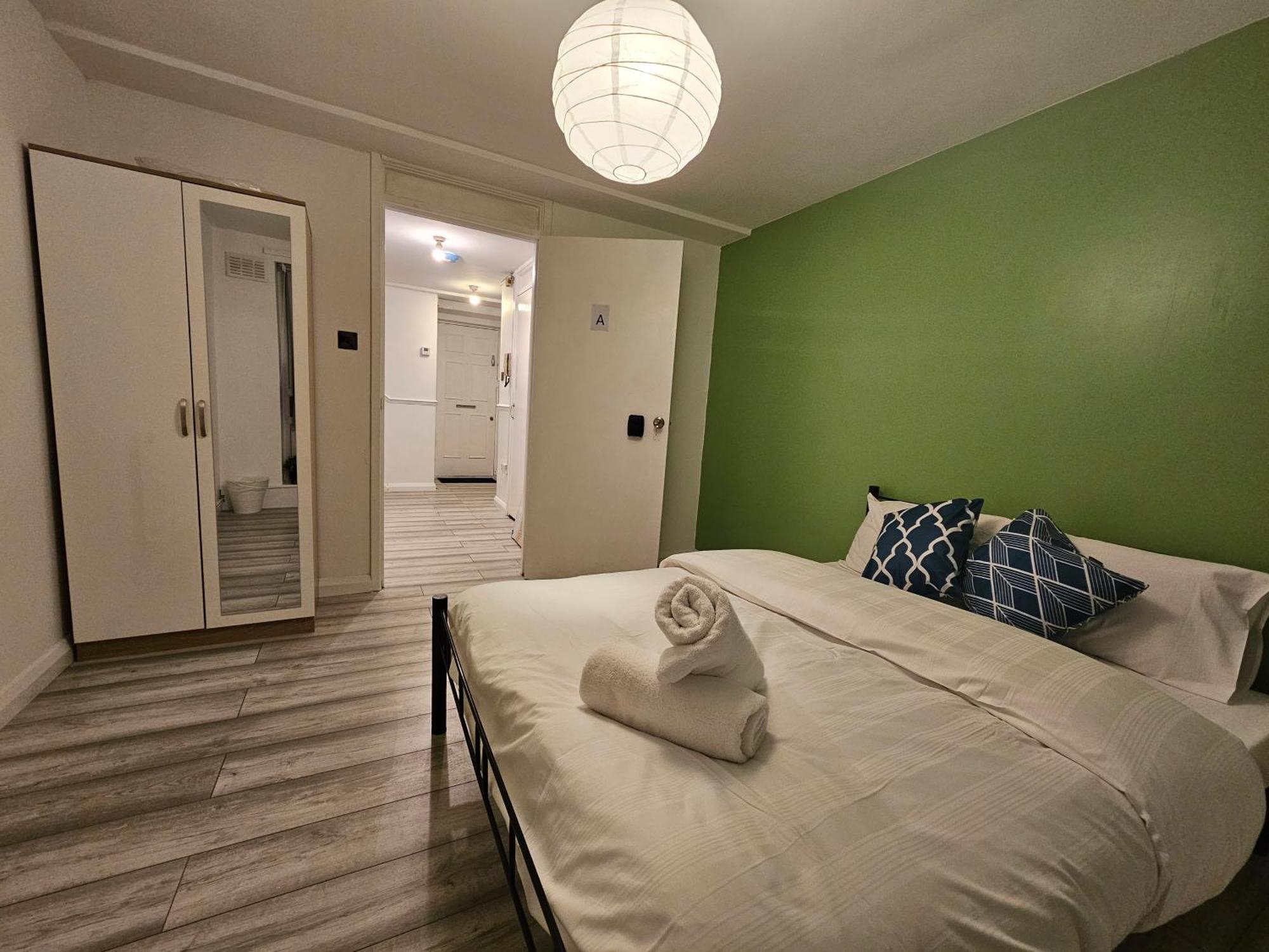 London Mile End Rooms Exterior photo