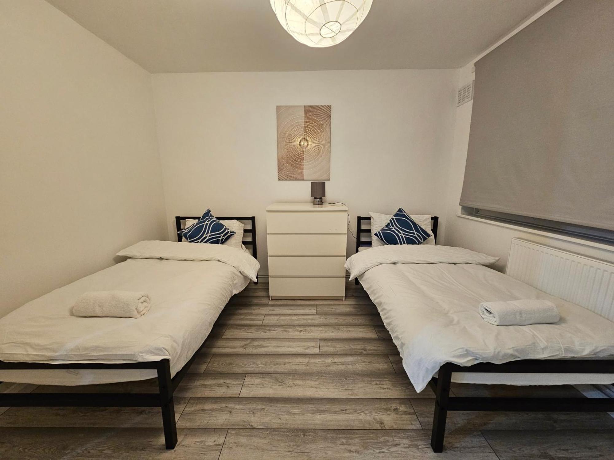 London Mile End Rooms Exterior photo