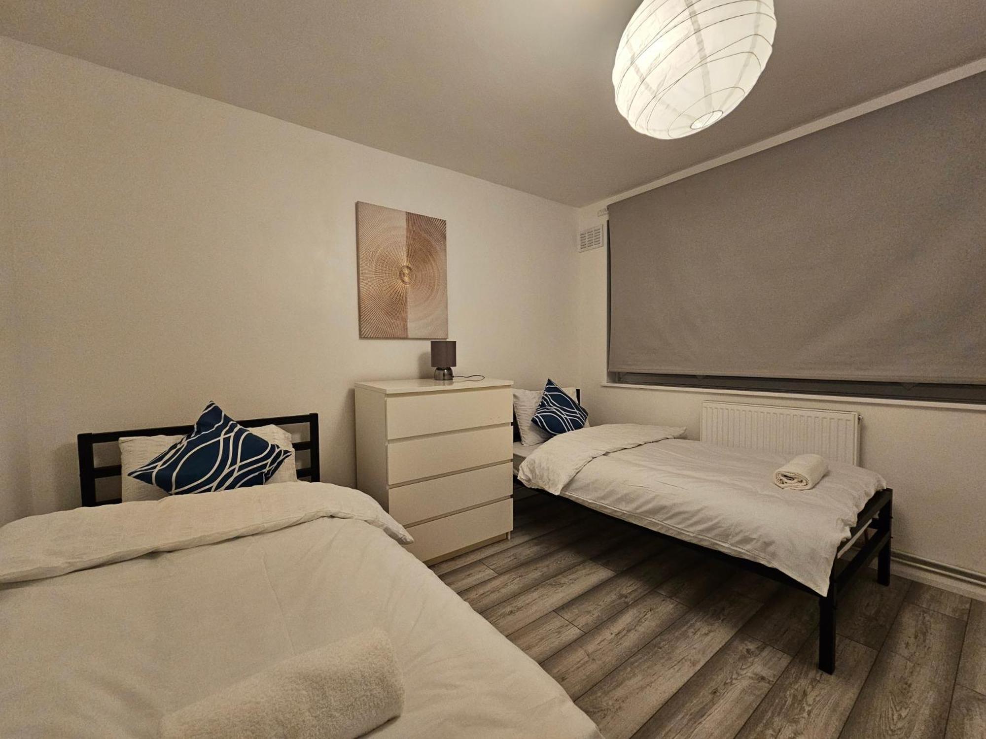 London Mile End Rooms Exterior photo
